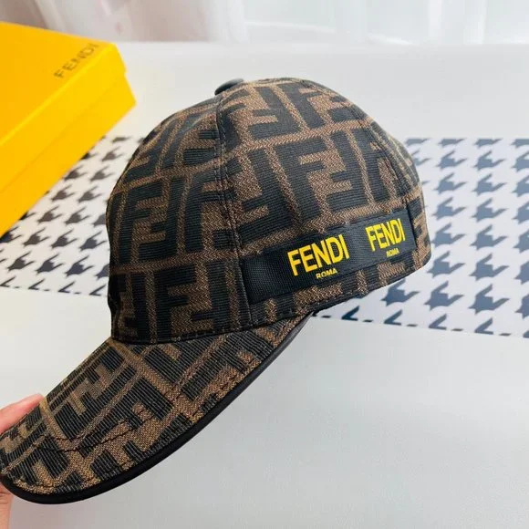 Fendi's new original single and double F jacquard baseball cap - Picture 5 of 7